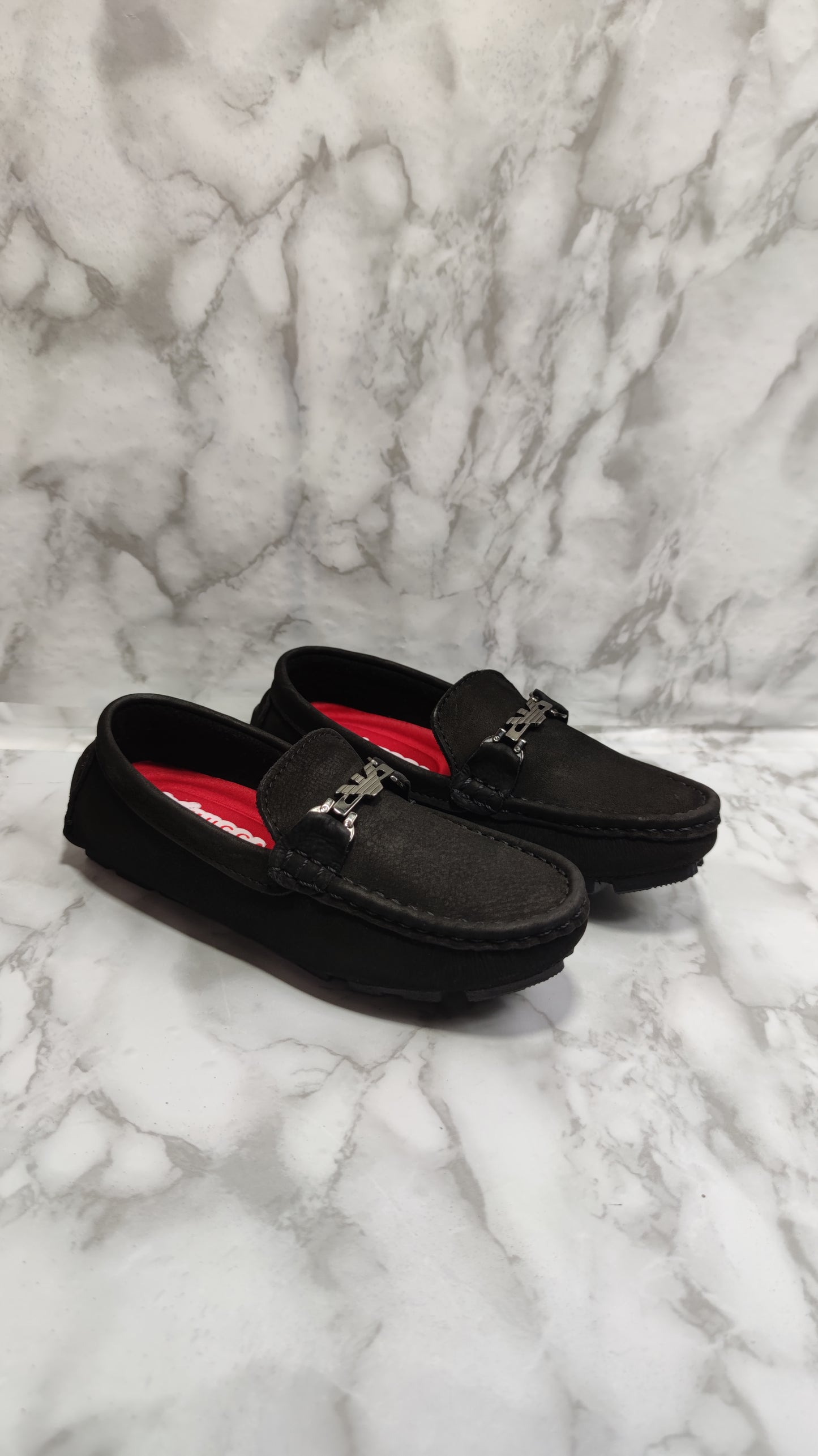 zapato mocasin Apache enchasado para niño color nobuck negro 034
