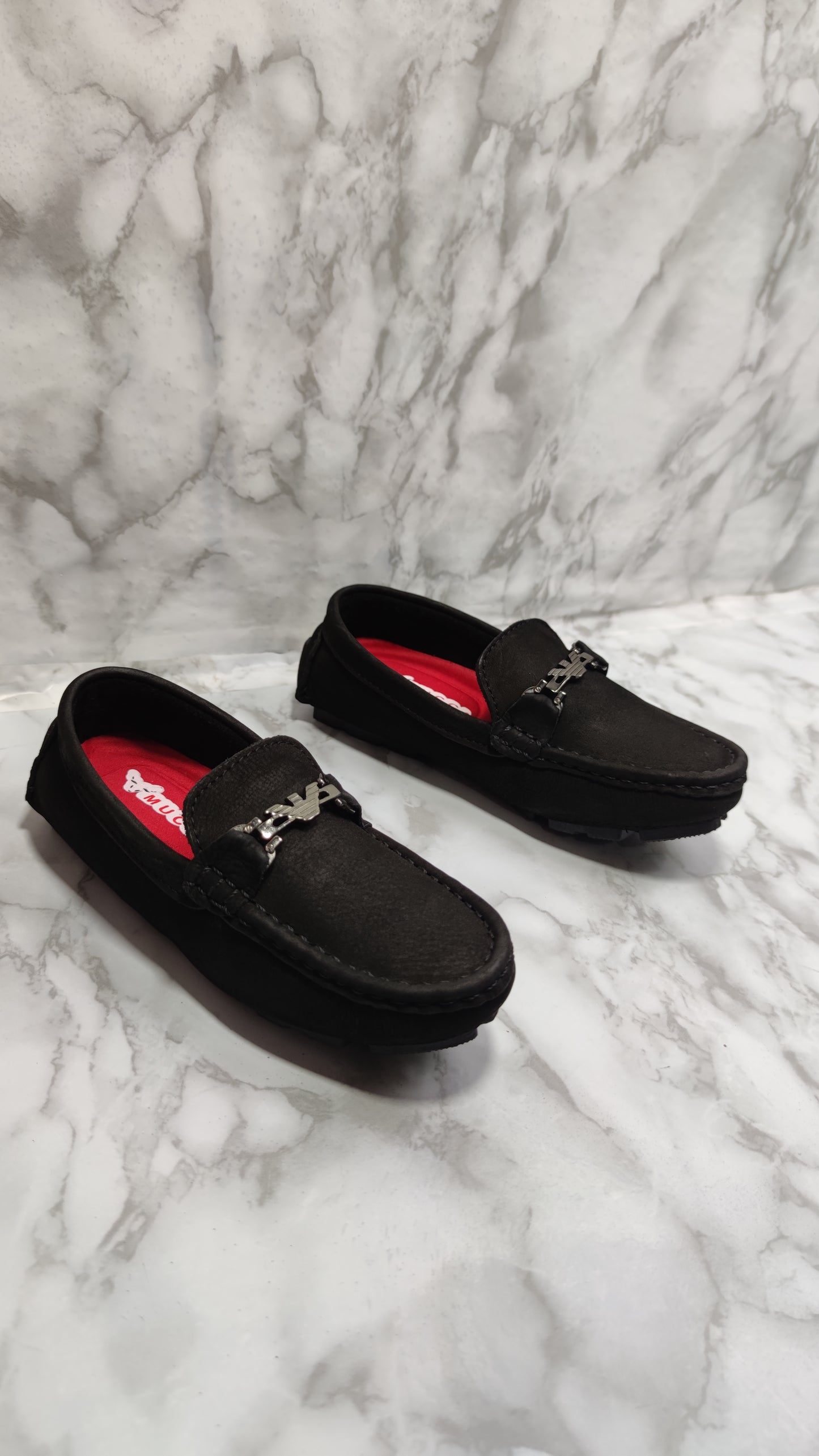 zapato mocasin Apache enchasado para niño color nobuck negro 034