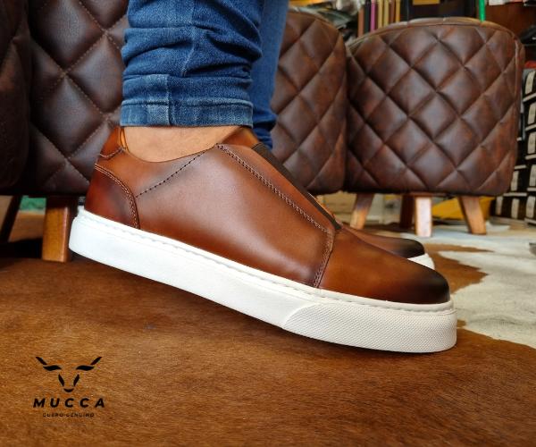 zapato tenis deportivo en cuero para hombre color miel difuminado 104