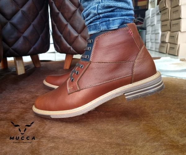 bota en cuero para hombre color miel x azul 080