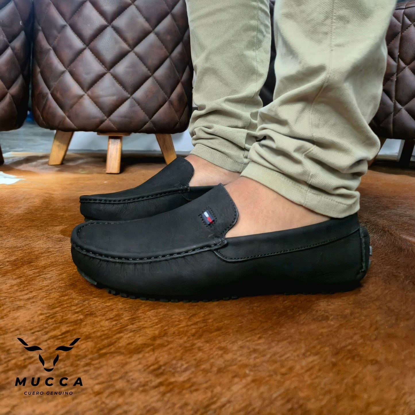 zapato mocasin Apache enchasado para hombre color nobuck negro 585