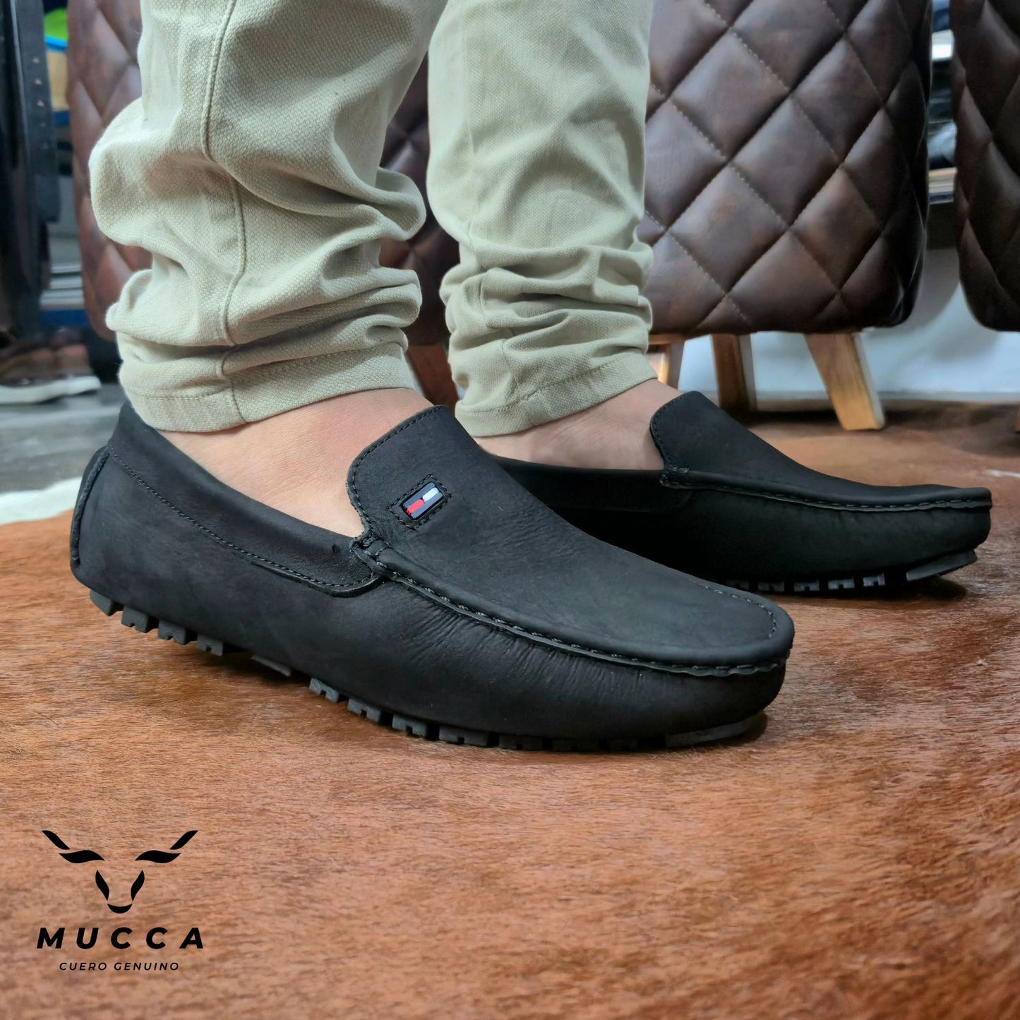 zapato mocasin Apache enchasado para hombre color nobuck negro 585
