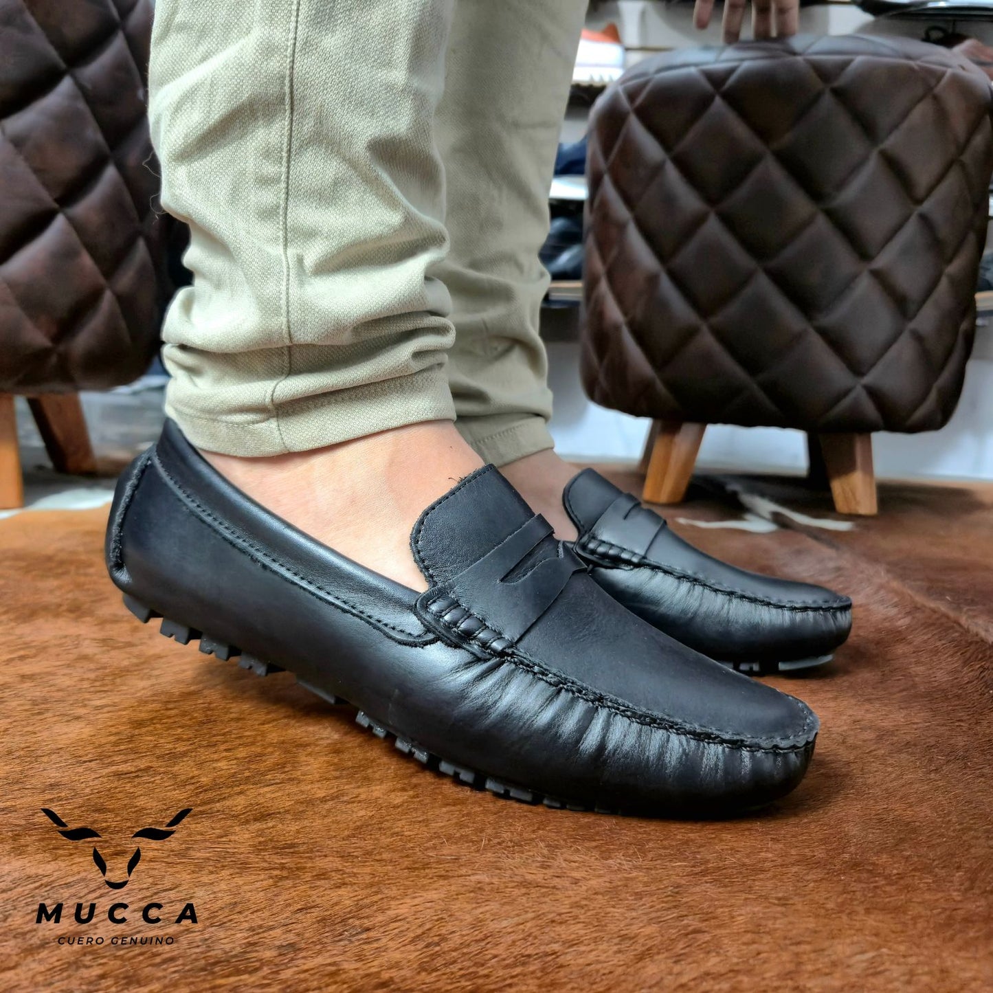 zapato mocasin Apache enchasado para hombre color negro liso 550