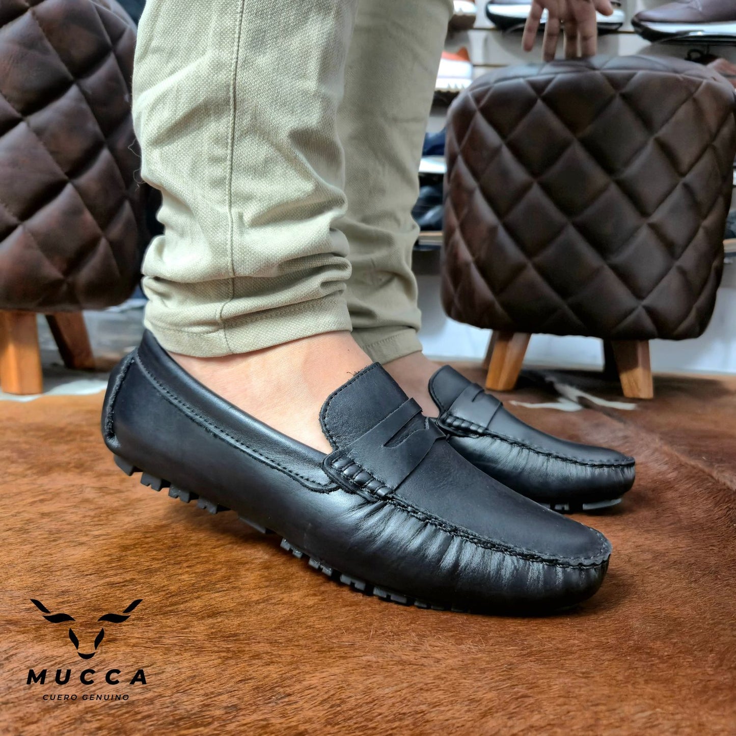 zapato mocasin Apache enchasado para hombre color negro liso 550
