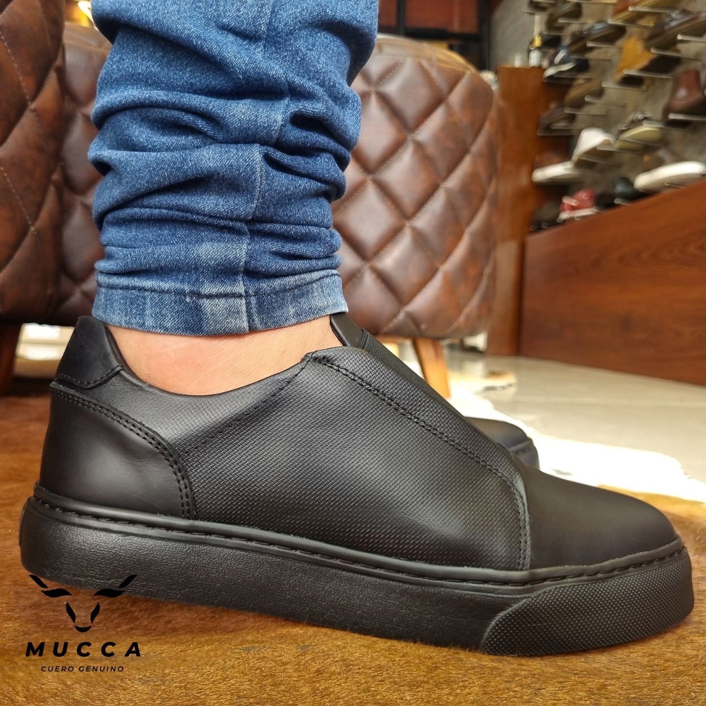 zapato tenis deportivo en cuero para hombre color negro  104