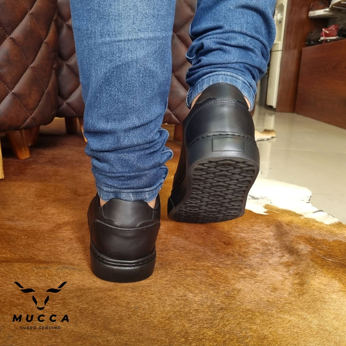 zapato tenis deportivo en cuero para hombre color negro  104
